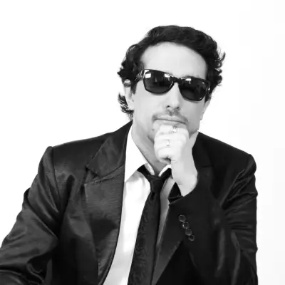 Luis Bond - Venezuela